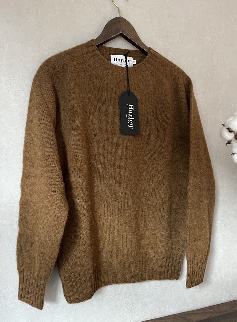 Harley of Scotland - Boxy Crewneck - Brushed Supersoft Shetland - Walnut