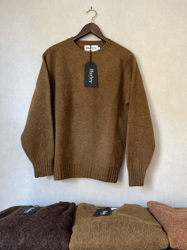 Harley of Scotland - Boxy Crewneck - Brushed Supersoft Shetland - Walnut