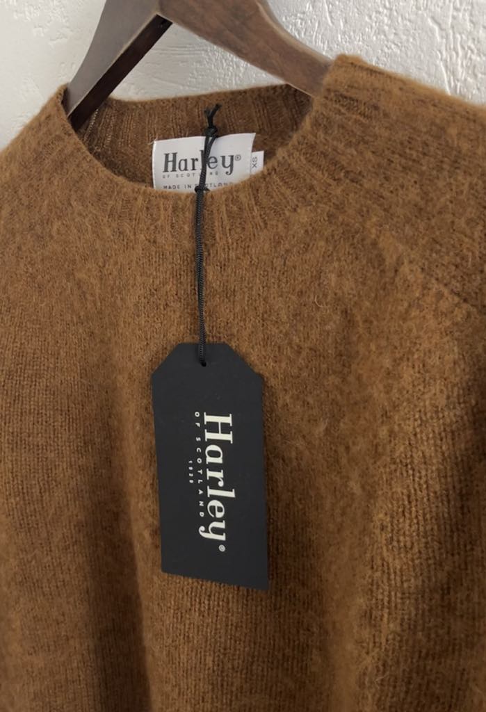 Harley of Scotland - Boxy Crewneck - Brushed Supersoft Shetland - Walnut