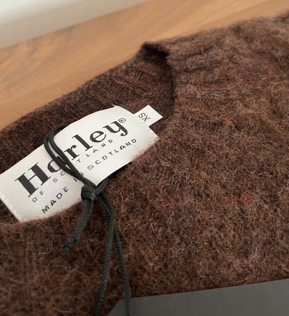 Harley of Scotland - Boxy Crewneck - Brushed Supersoft Shetland - Marron